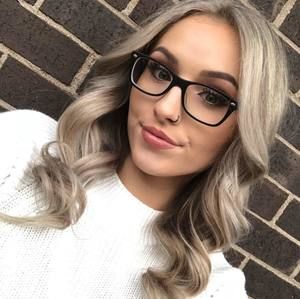 Meet your Posher, Abbie